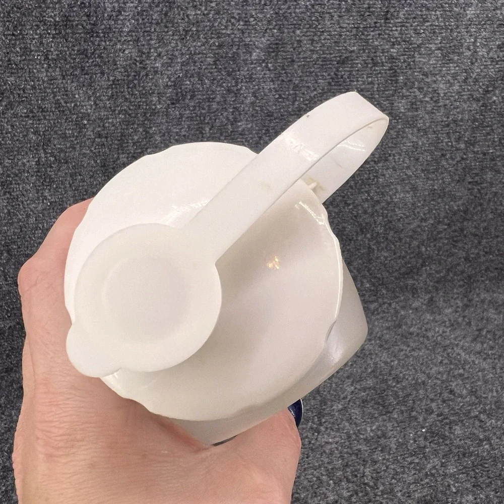 Rubbermaid Servin Saver Pitcher Jug Flip Top White Lid 1 QUART 32oz IC 97